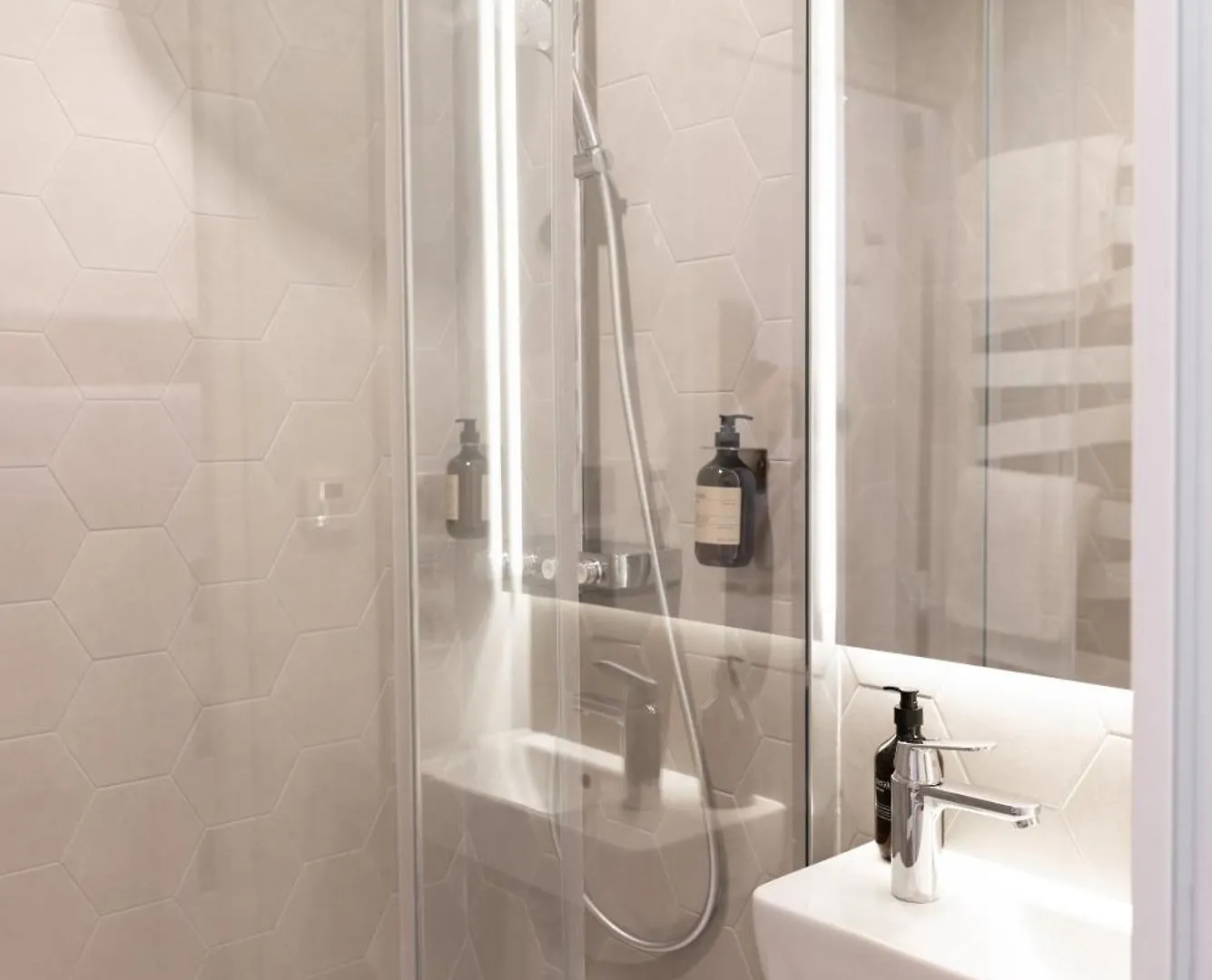 Leev Victoire Hotel